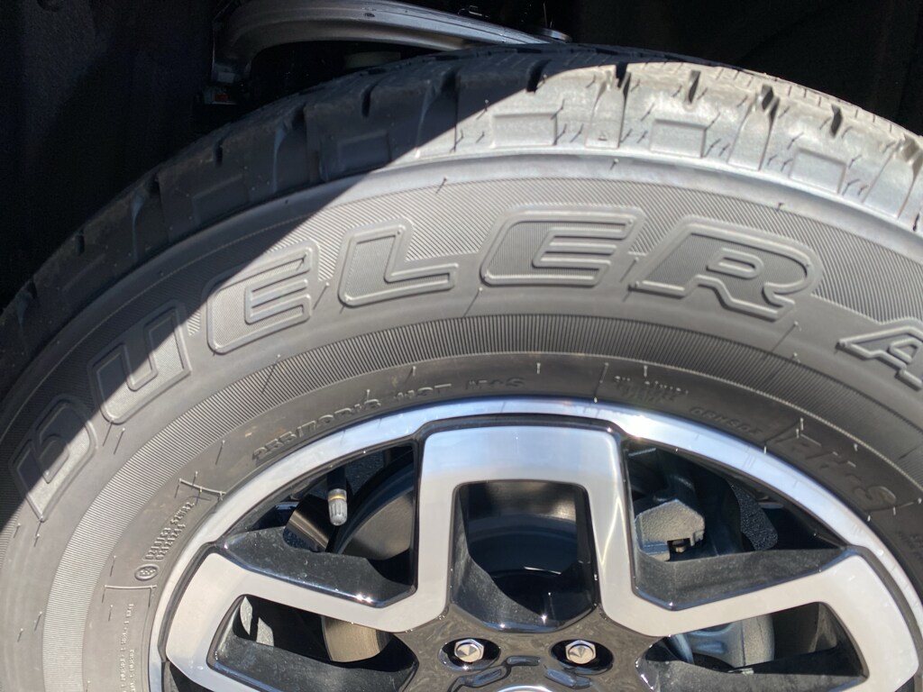 2025 Ford Bronco Outer Banks photo 2