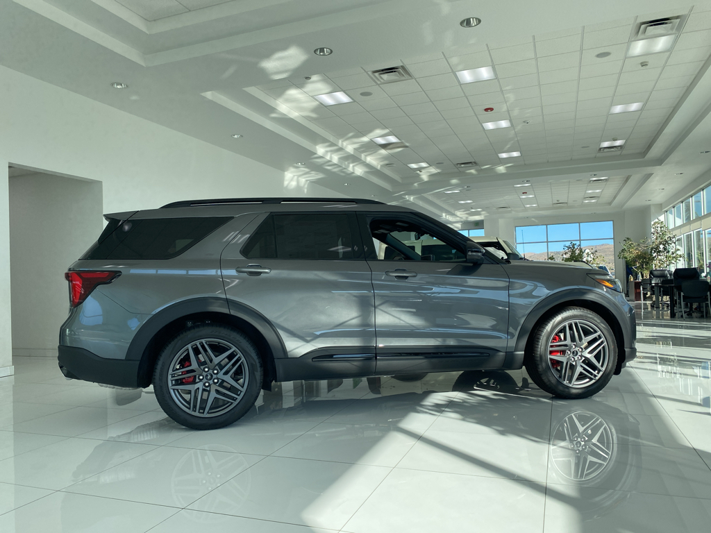 2026 Ford Explorer ST - Photo 16