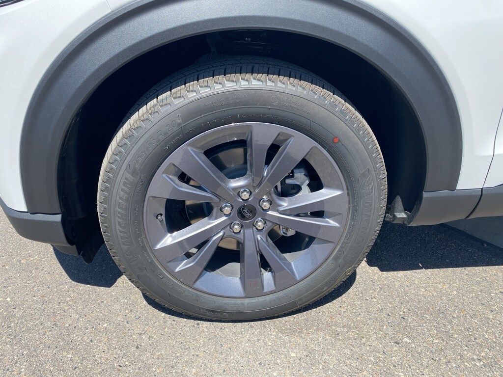 2025 Ford Explorer photo 2