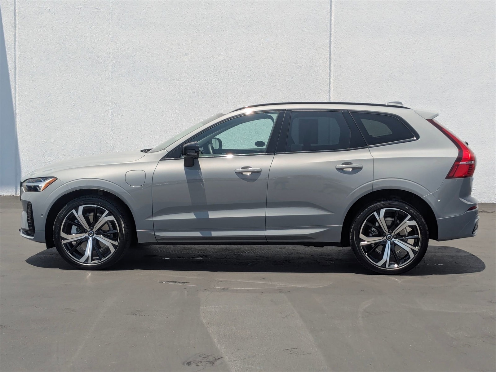 Used 2025 Volvo XC60 Ultra with VIN YV4H60RM4S1016817 for sale in Van Nuys, CA