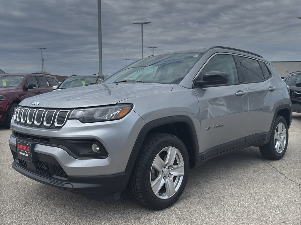 Used 2022 Jeep Compass Latitude with VIN 3C4NJDBB7NT123846 for sale in Green Bay, WI