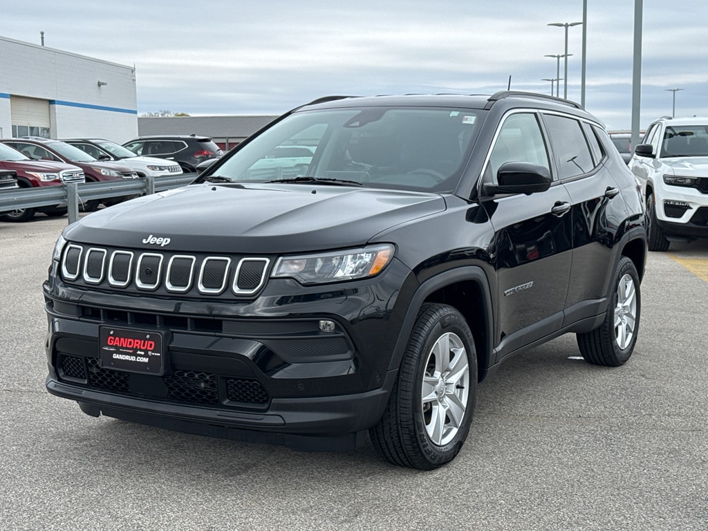 Used 2022 Jeep Compass Latitude with VIN 3C4NJDBB3NT101682 for sale in Green Bay, WI
