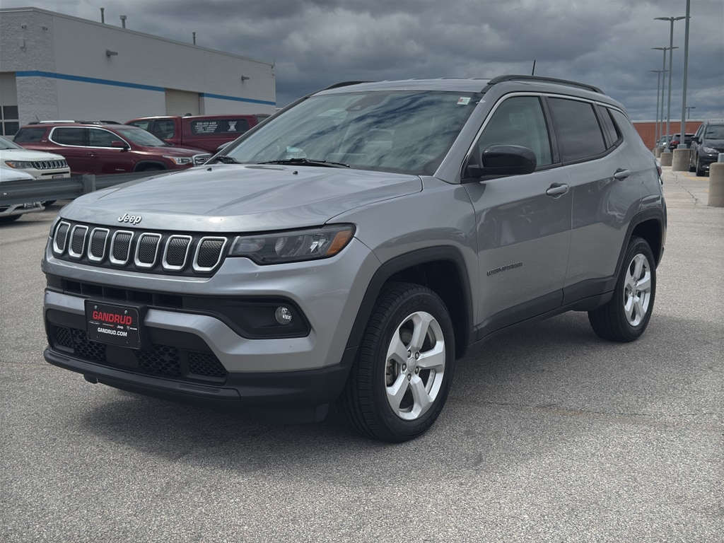 Used 2022 Jeep Compass Latitude with VIN 3C4NJDBB1NT123129 for sale in Green Bay, WI