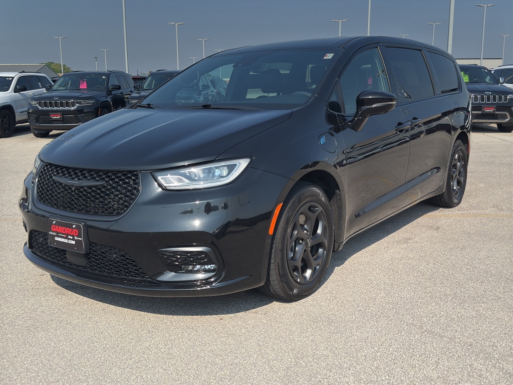 Used 2022 Chrysler Pacifica Hybrid Touring L with VIN 2C4RC1L71NR180096 for sale in Green Bay, WI