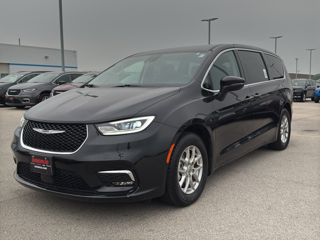 Used 2023 Chrysler Pacifica Touring L with VIN 2C4RC1BG4PR631607 for sale in Green Bay, WI