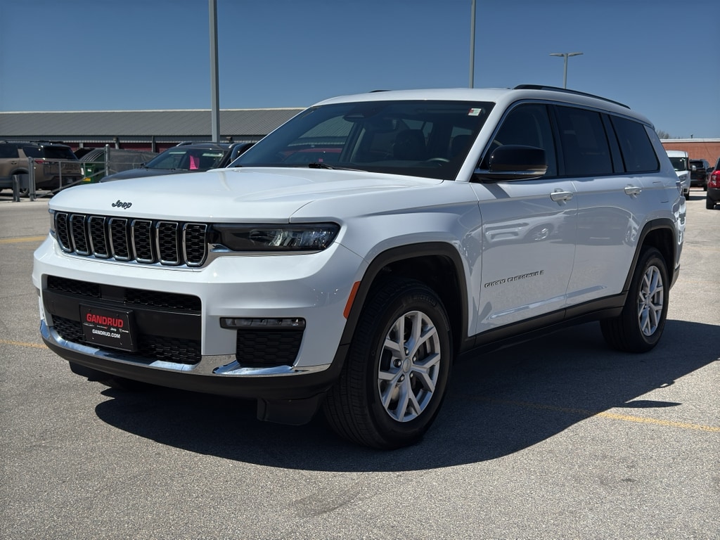 Used 2021 Jeep Grand Cherokee L Limited with VIN 1C4RJKBG8M8124390 for sale in Green Bay, WI