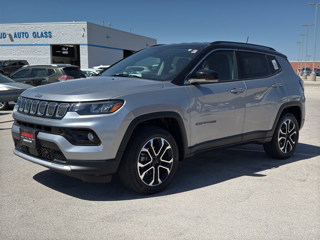 Used 2022 Jeep Compass Limited with VIN 3C4NJDCB2NT145302 for sale in Green Bay, WI