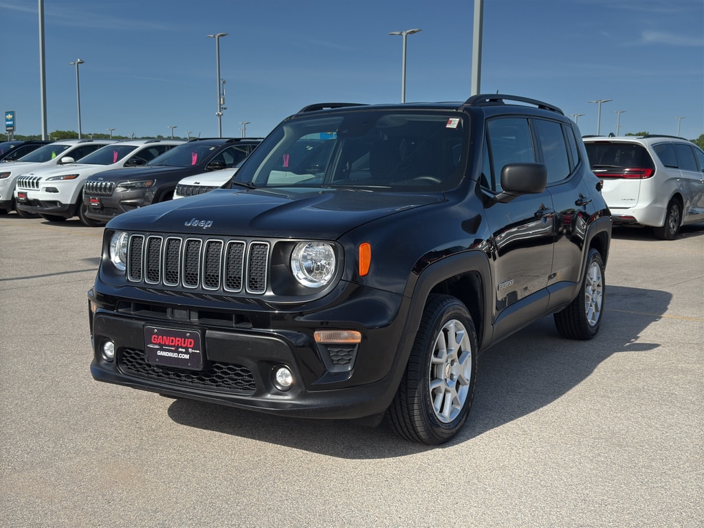 Used 2022 Jeep Renegade Latitude with VIN ZACNJDB1XNPN62616 for sale in Green Bay, WI
