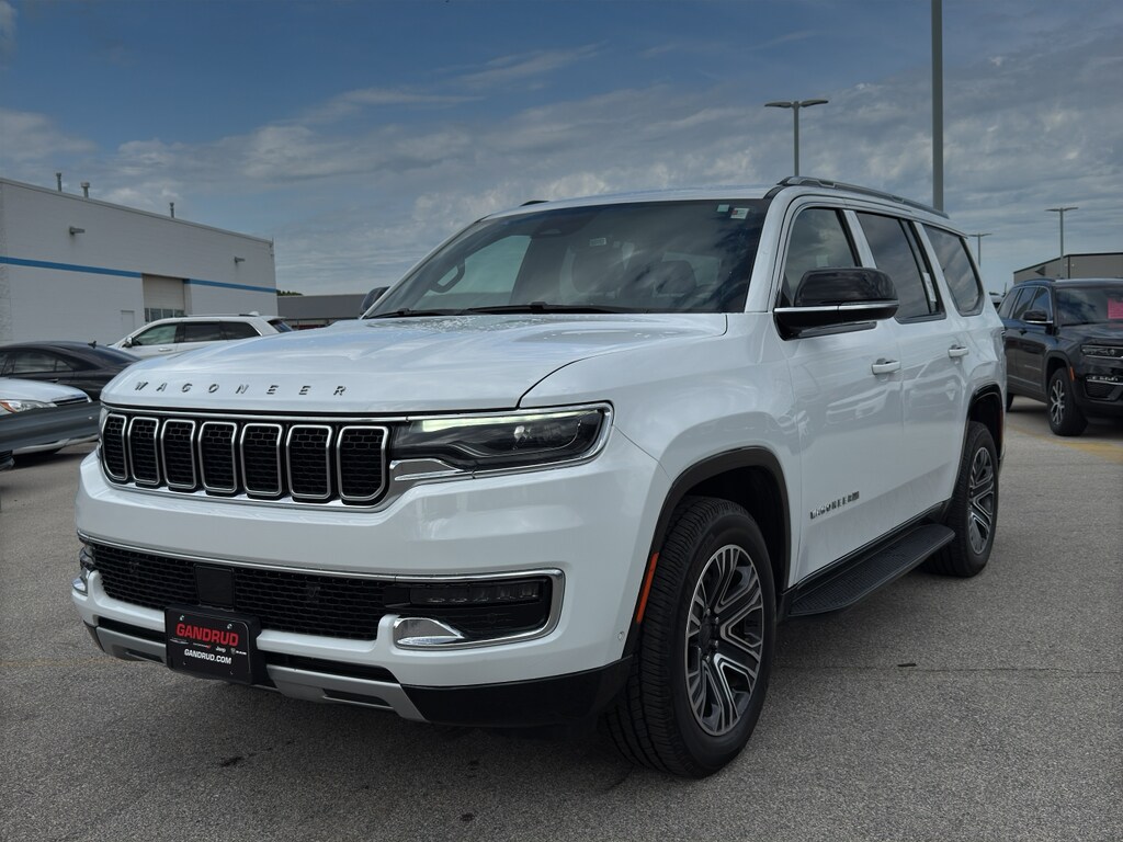 Used 2024 Jeep Wagoneer Series II with VIN 1C4SJVBP6RS101459 for sale in Green Bay, WI