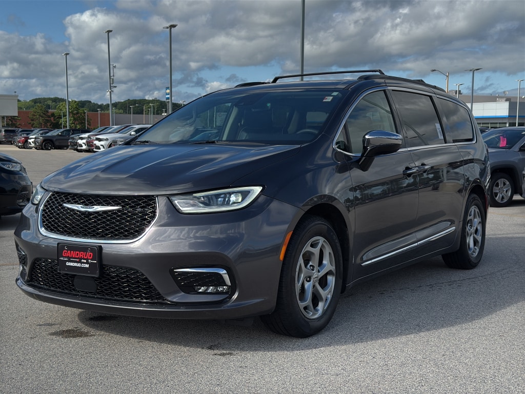 Used 2023 Chrysler Pacifica Limited with VIN 2C4RC1GGXPR536302 for sale in Green Bay, WI