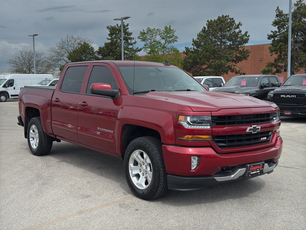 Used 2018 Chevrolet Silverado 1500 LT Z71 with VIN 3GCUKREC6JG274593 for sale in Green Bay, WI