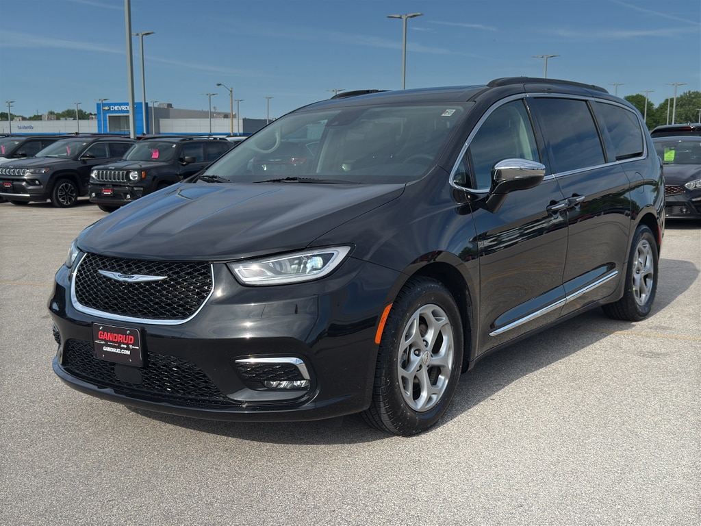 Used 2023 Chrysler Pacifica Limited with VIN 2C4RC1GG5PR534067 for sale in Green Bay, WI