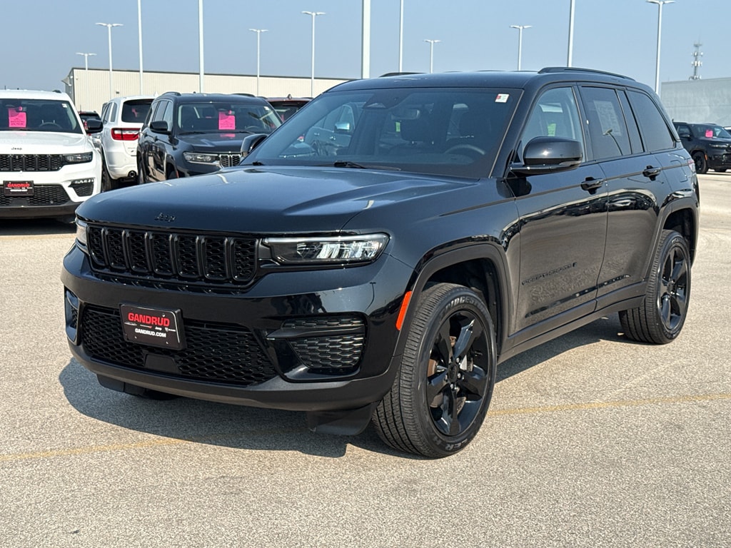 Used 2023 Jeep Grand Cherokee Altitude with VIN 1C4RJHAG1PC601571 for sale in Green Bay, WI