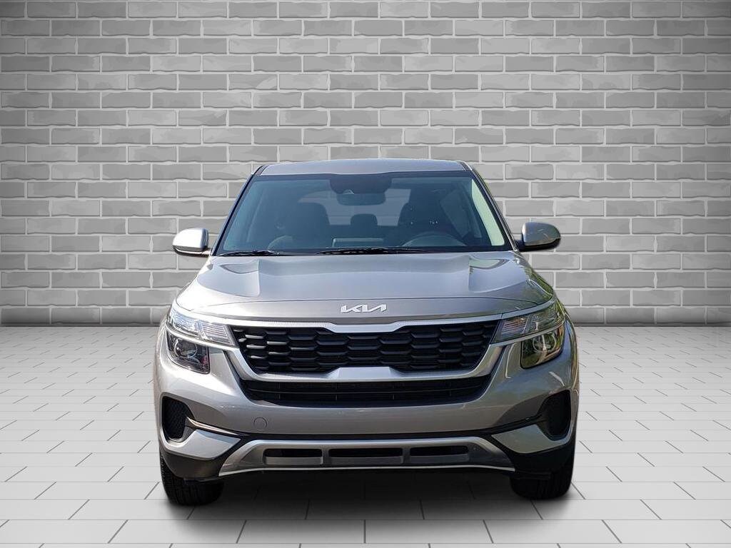 2023 Kia Seltos LX photo 2