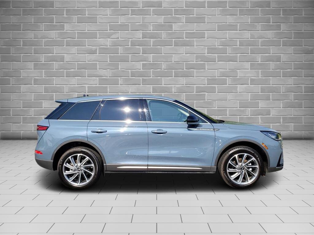 2023 Lincoln Corsair Standard photo 2