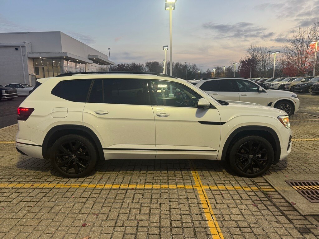 2024 Volkswagen Atlas SEL Premium R-Line photo 4