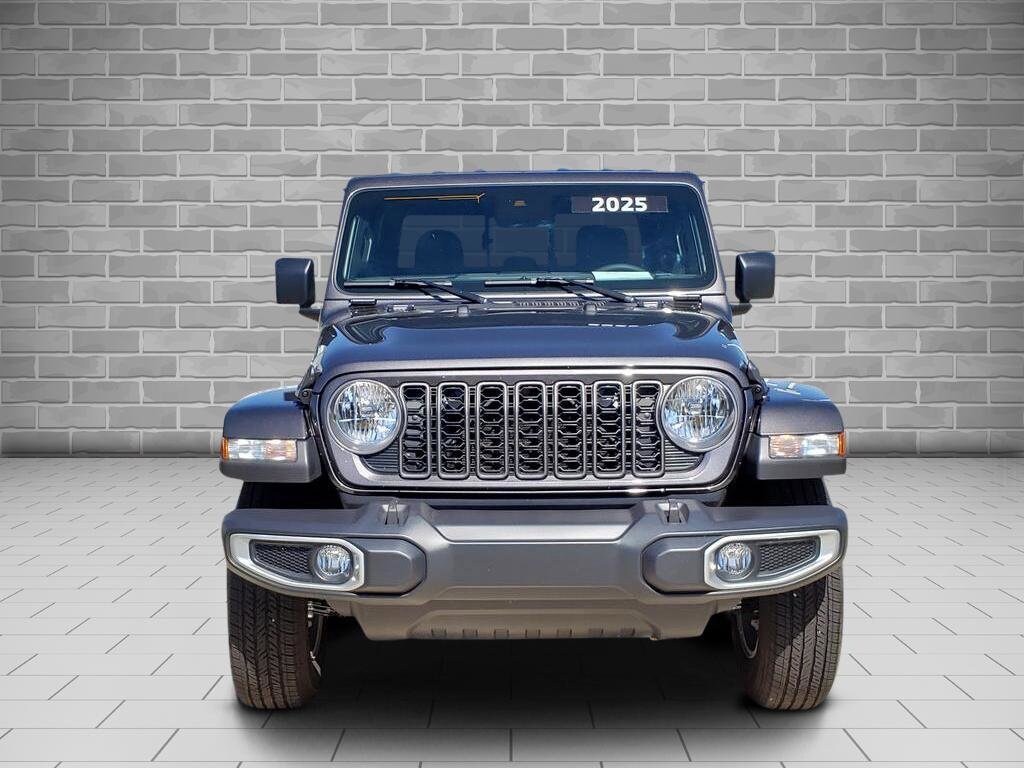 2025 Jeep Gladiator Sport S photo 2