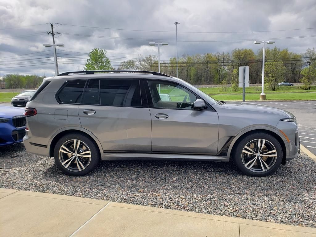 New 2026 BMW X7 xDrive40i SUV