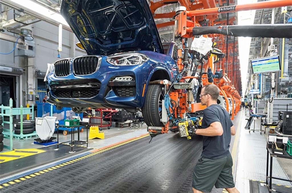 BMW-Spartanburg-Plant-worker-with X3.jpg