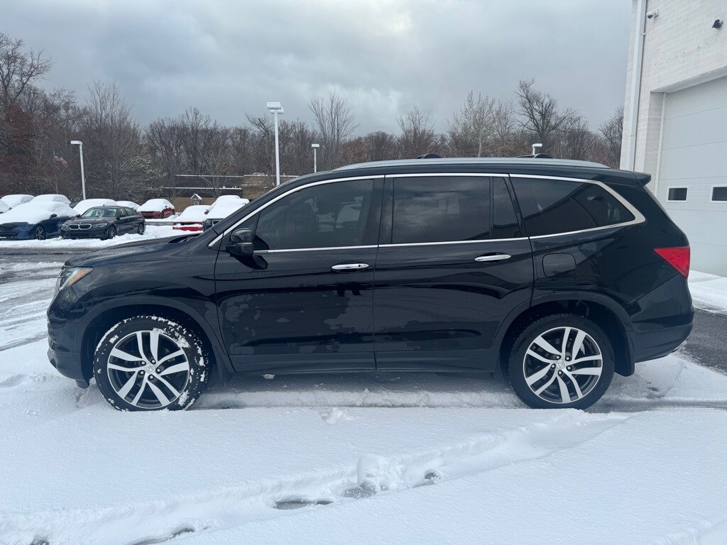2018 Honda Pilot Touring photo 2