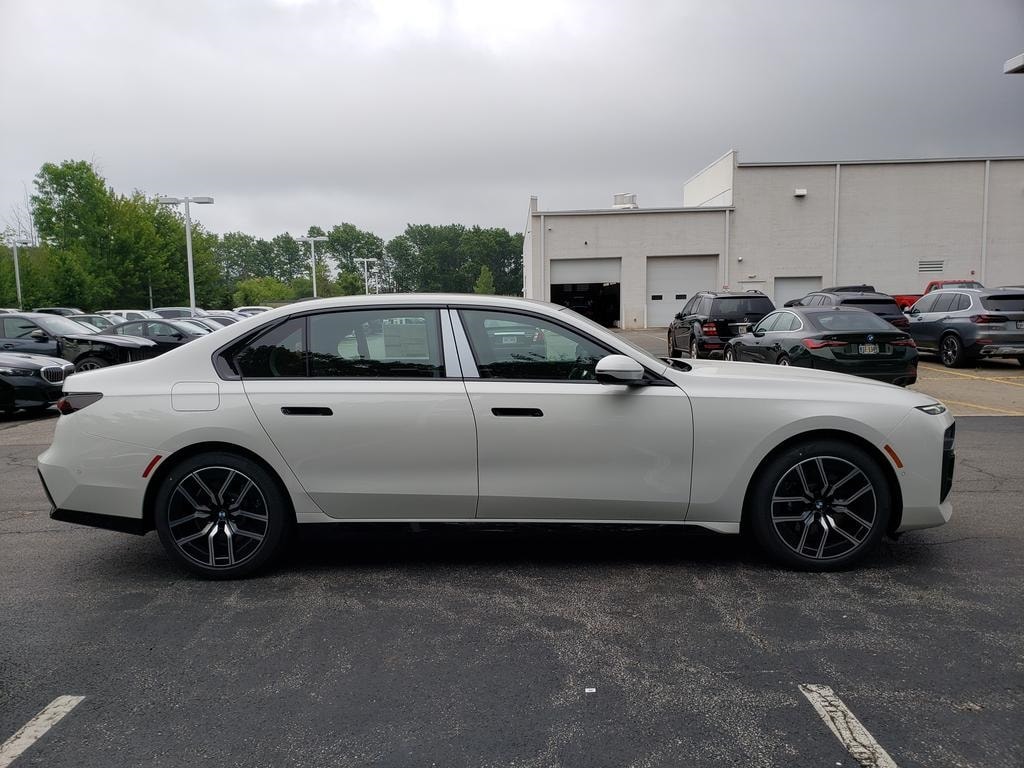 New 2025 BMW 7 Series xDrive Sedan