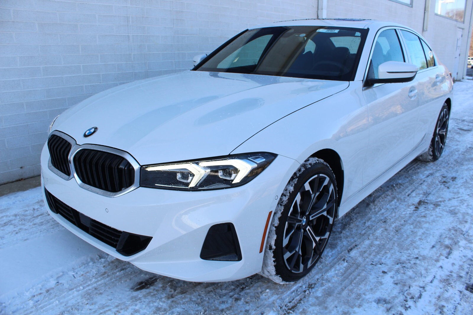 2025 Bmw 330i photo 2