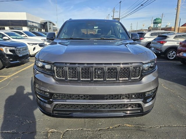 2023 Jeep Grand Wagoneer III Obsidian photo 2