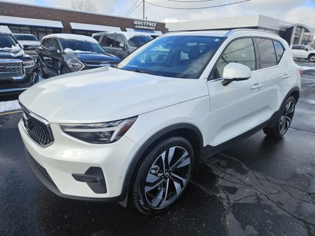 Used 2024 Volvo XC40 Ultimate Bright Theme SUV