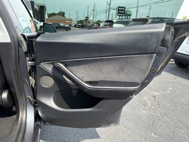 2021 Tesla Model Y Long Range - Photo 18