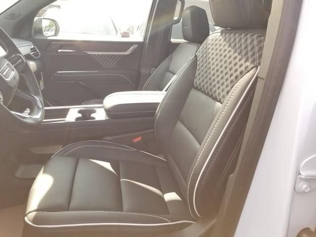 2026 GMC Acadia Denali - Photo 7