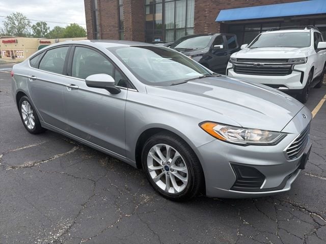 2020 Ford Fusion SE's photo