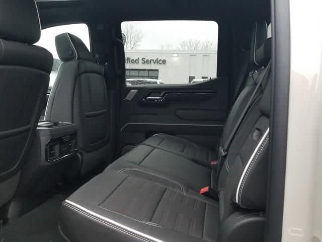 2026 GMC Sierra 1500 AT4X - Photo 9