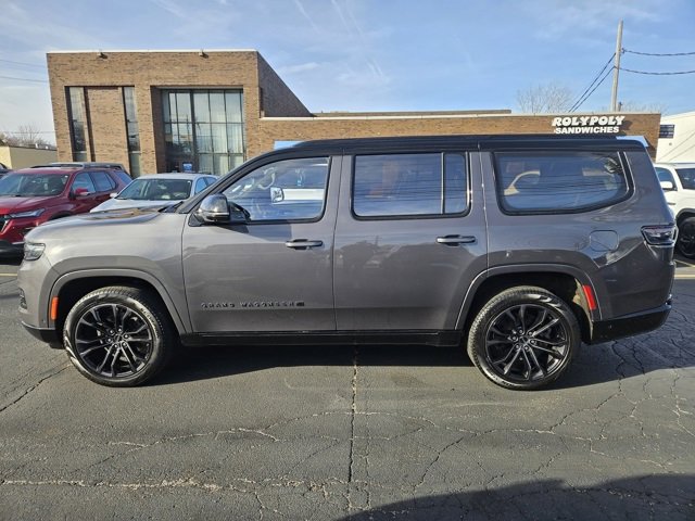 2023 Jeep Grand Wagoneer III Obsidian photo 4