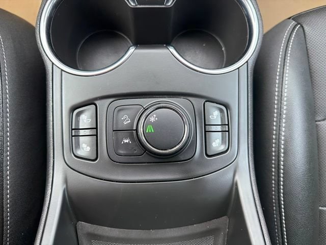 2023 GMC Terrain SLT - Photo 23