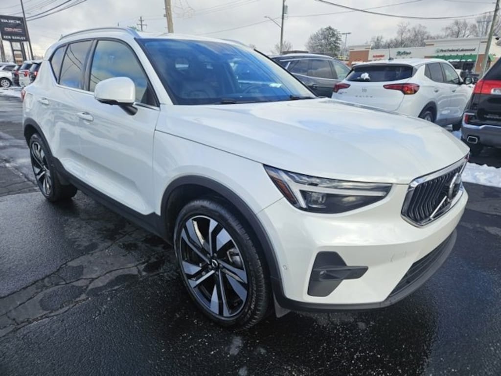 Used 2024 Volvo XC40 Ultimate Bright Theme SUV
