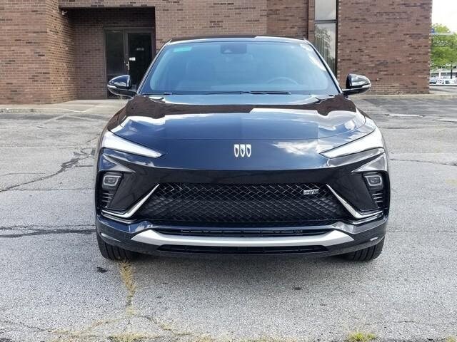 2025 Buick Envista ST photo 2