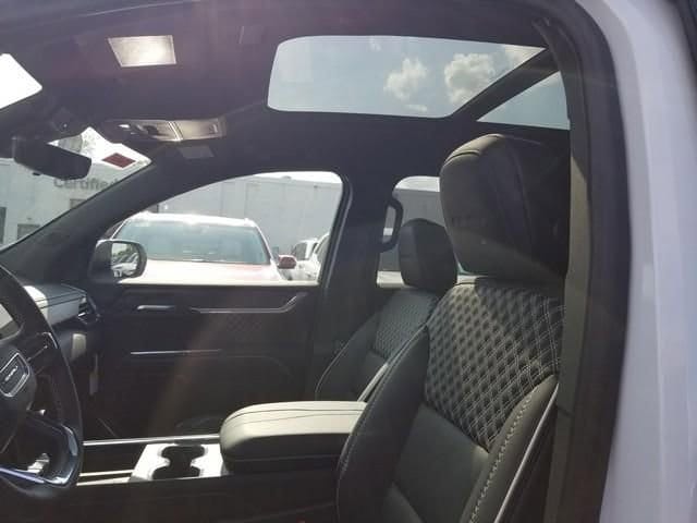 2026 GMC Acadia Denali - Photo 8