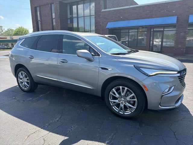 2023 Buick Enclave Essence AWD's photo