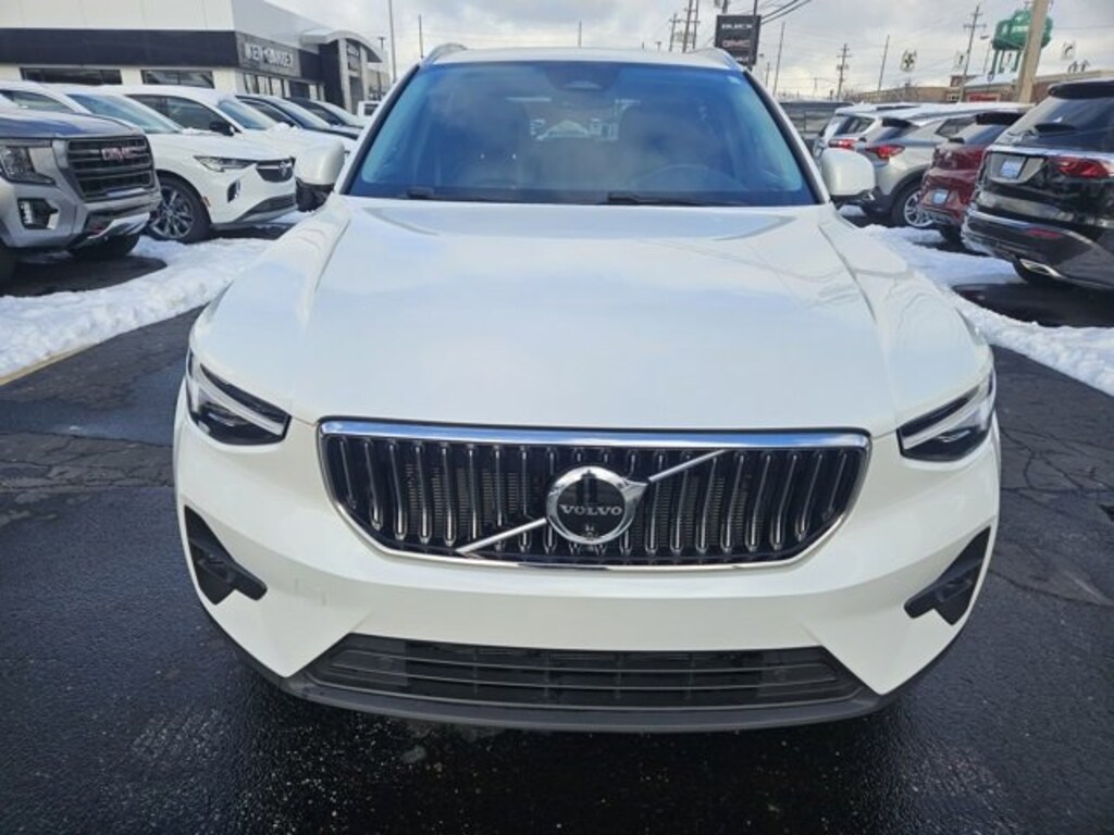 Used 2024 Volvo XC40 Ultimate Bright Theme SUV