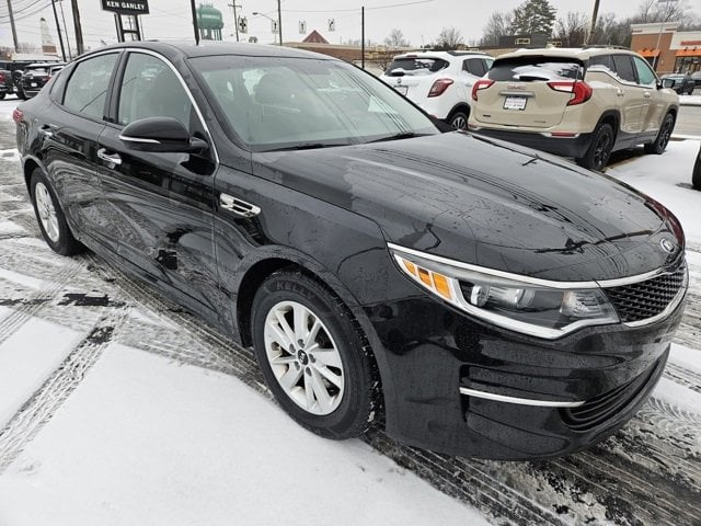 2017 Kia Optima LX's photo