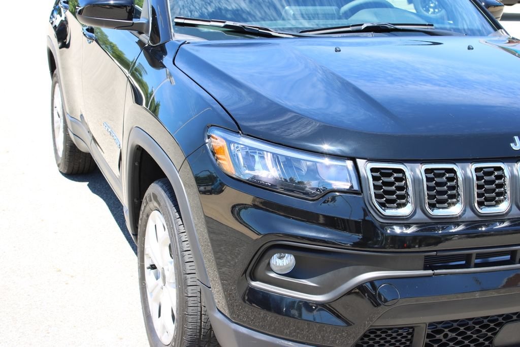 Used 2025 Jeep Compass Latitude 4x4 SUV