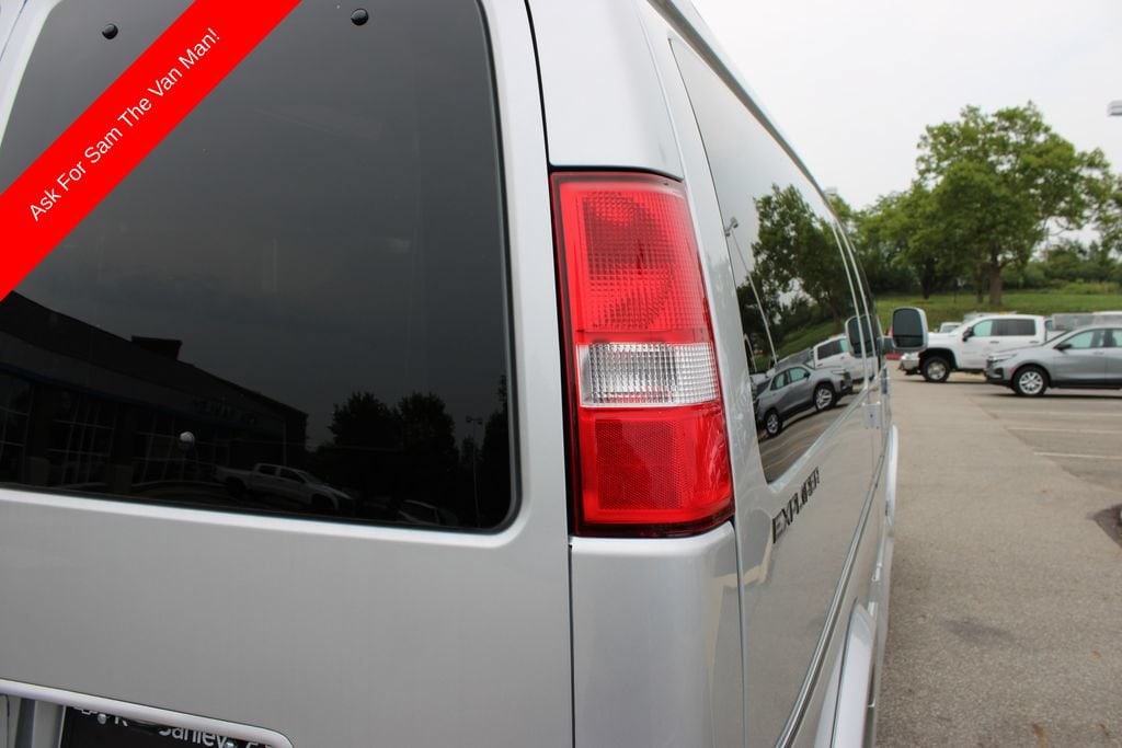 2026 Chevrolet Express Cargo Work Van - Photo 31