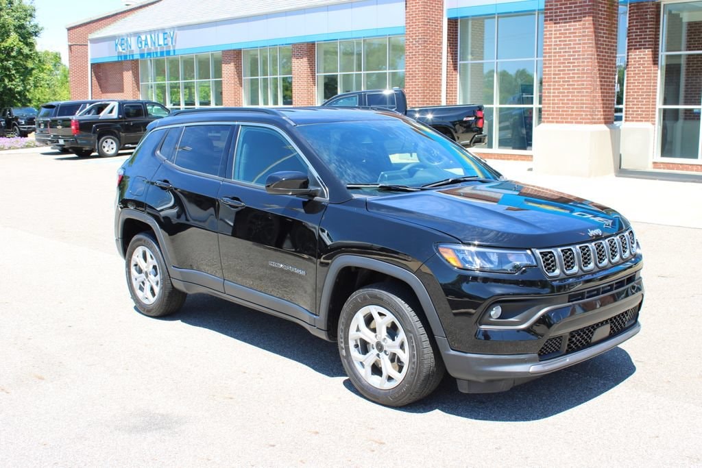 Used 2025 Jeep Compass Latitude 4x4 SUV