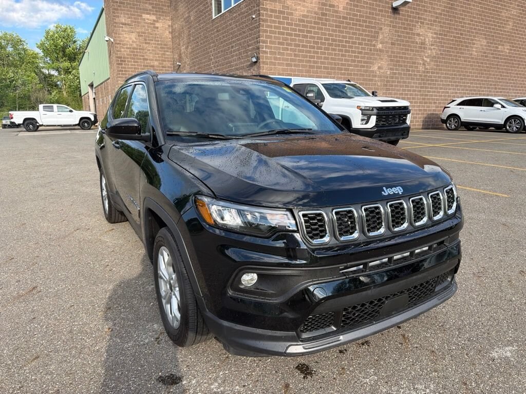 Used 2025 Jeep Compass Latitude SUV