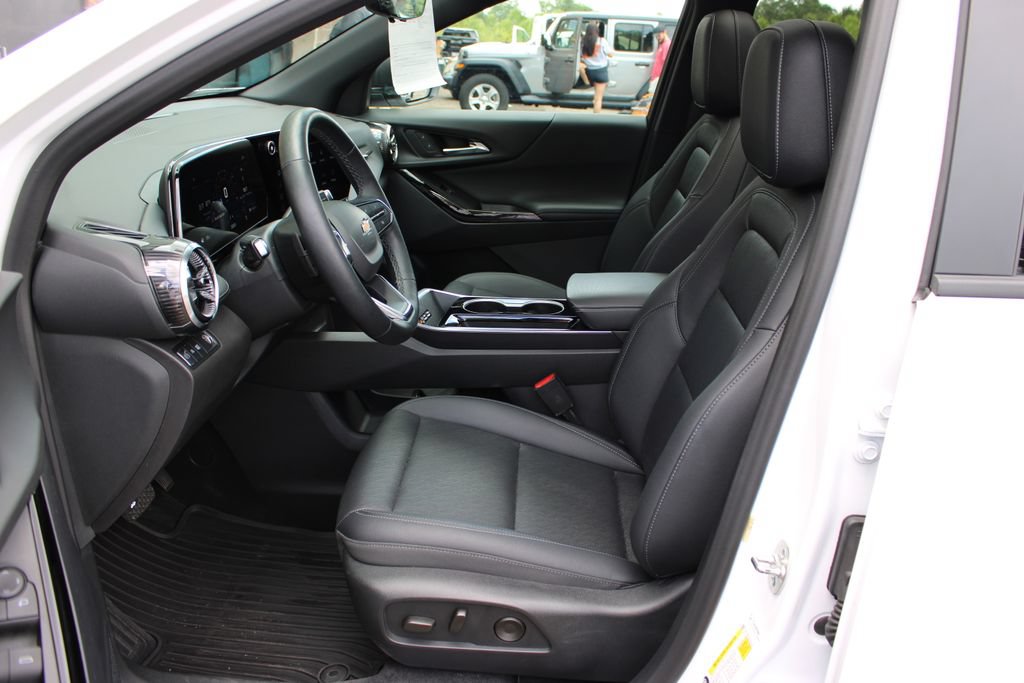 2025 Chevrolet Equinox LT - Photo 11