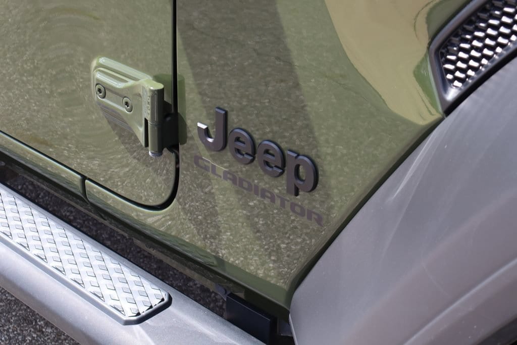 Used 2022 Jeep Gladiator Sport 4x4 Truck Crew Cab