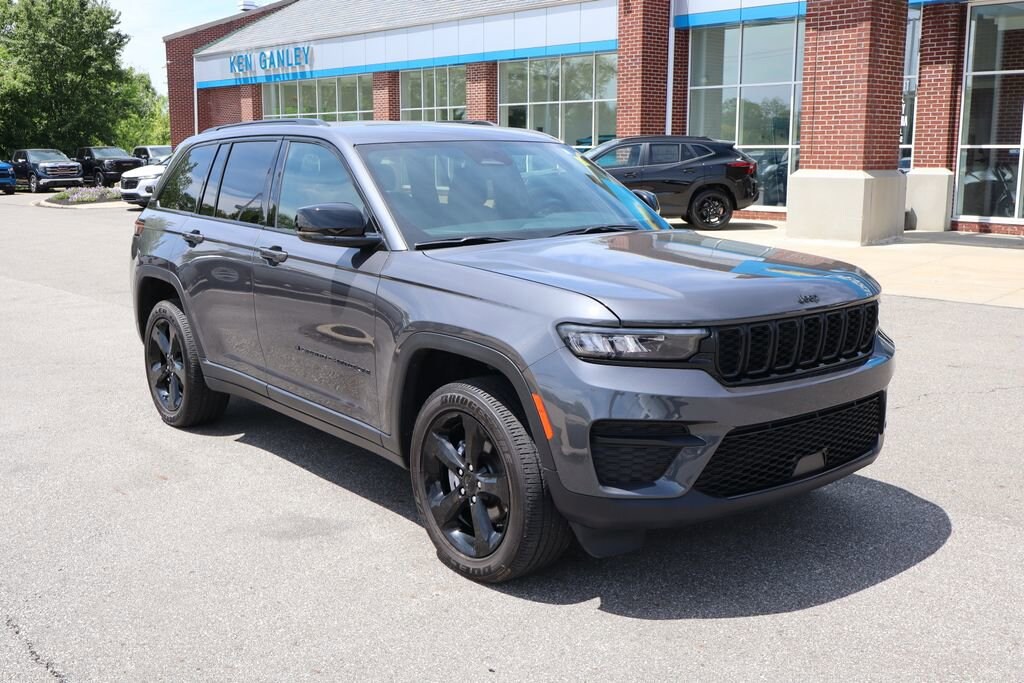 Used 2023 Jeep Grand Cherokee Altitude 4x4 SUV