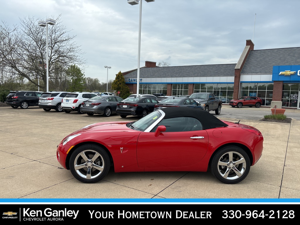 Used 2009 Pontiac Solstice  with VIN 1G2MN35B29Y108105 for sale in Aurora, OH