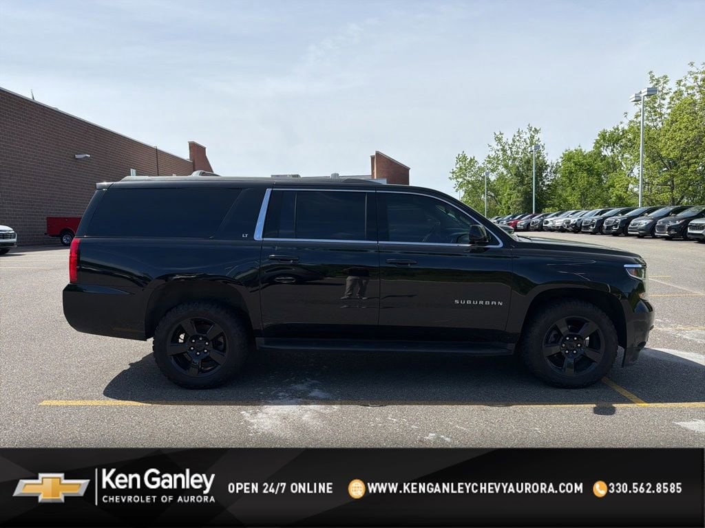 2019 Chevrolet Suburban 4WD 1500 LT's photo