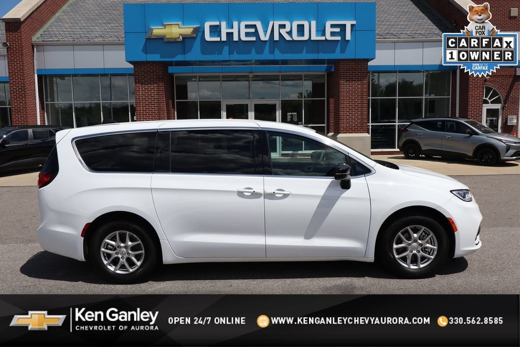 Used 2026 Chrysler Pacifica Select Van Passenger Van